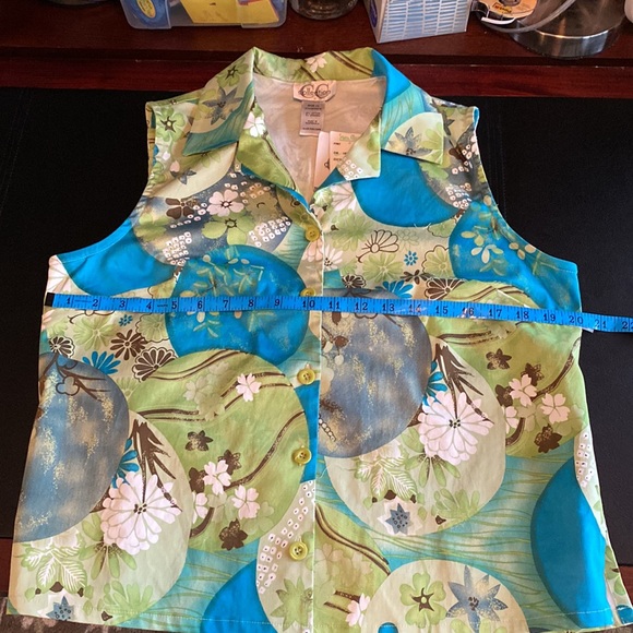 Size 14 sleeveless shirt. - Picture 6 of 7